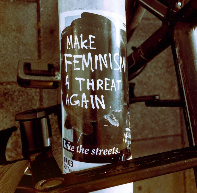Make Feminism great again Aufkleber auf einem Fahrrad