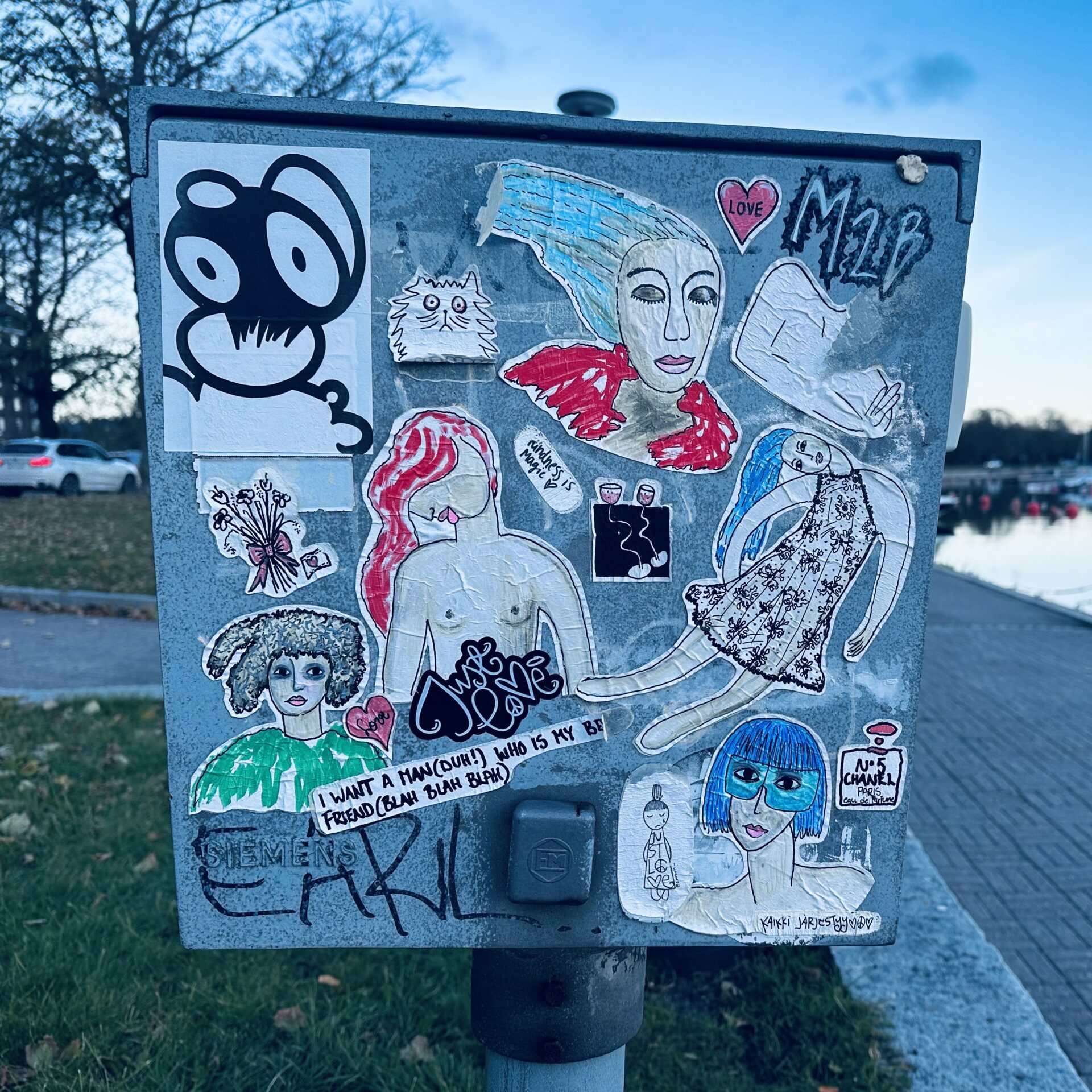 Sticker auf einem Stromkasten